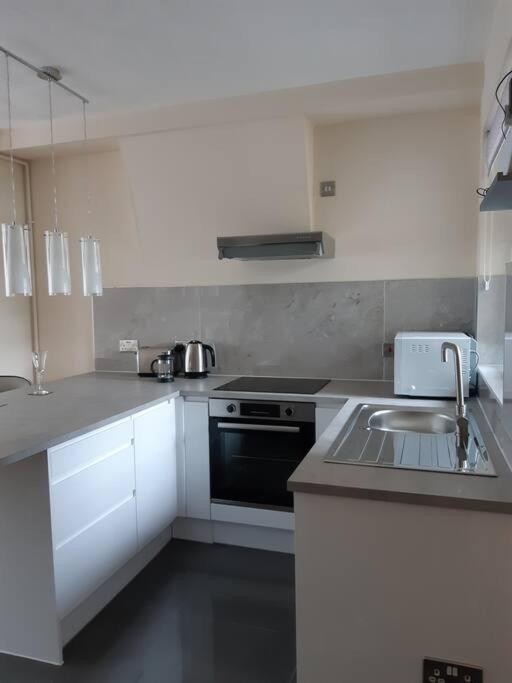Charming Mid Terrace Cottage คอนวี ภายนอก รูปภาพ